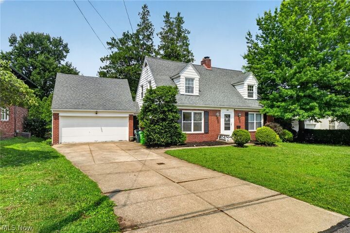 Property Photo: 683 E Ford Avenue OH 44203