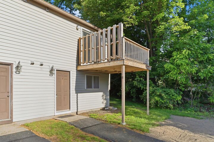 Property Photo: 897 Mammoth Road NH 03104