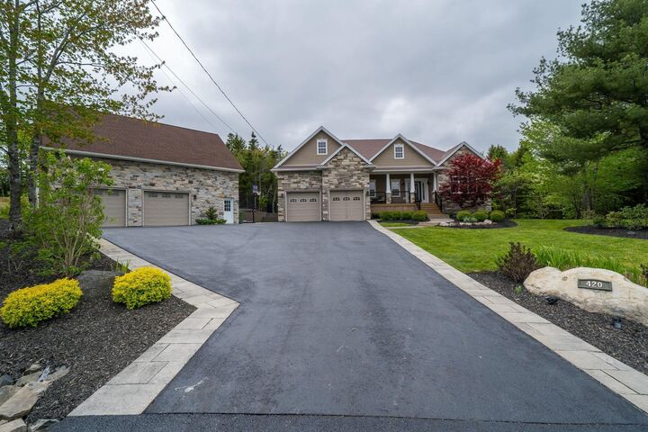 Property Photo:  420 Gatehouse Run  NS B4B 0B3 