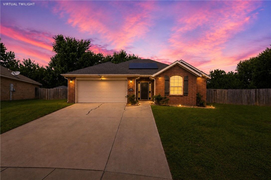 Property Photo:  2901 S E Street  AR 72758 