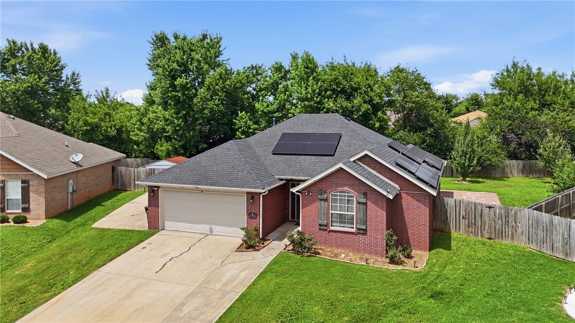 Property Photo:  2901 S E Street  AR 72758 
