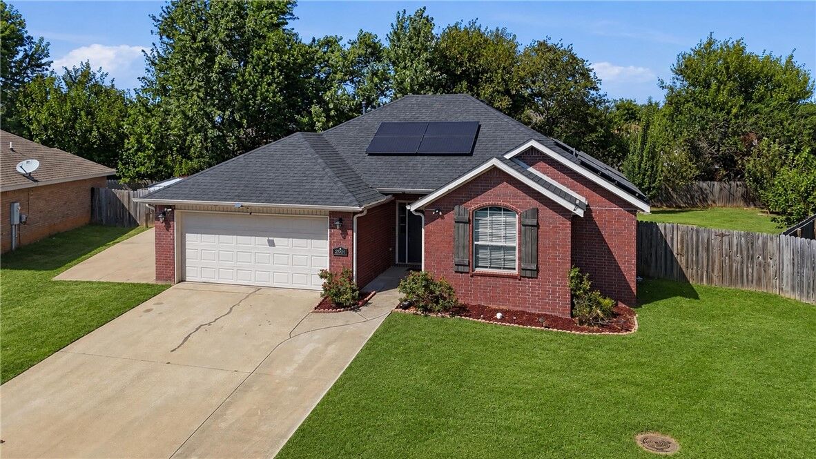 Property Photo: 2901 S E Street AR 72758
