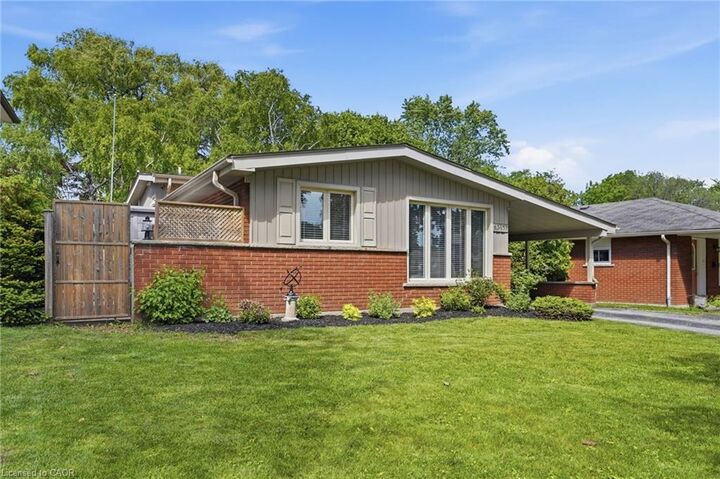 Property Photo:  345 Erindale Drive  ON L7L 4T3 