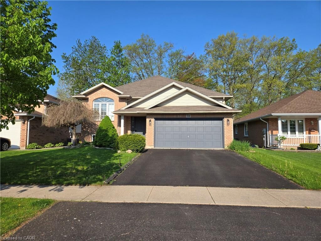 Property Photo:  73 Foxtail Avenue  ON L3C 7J6 