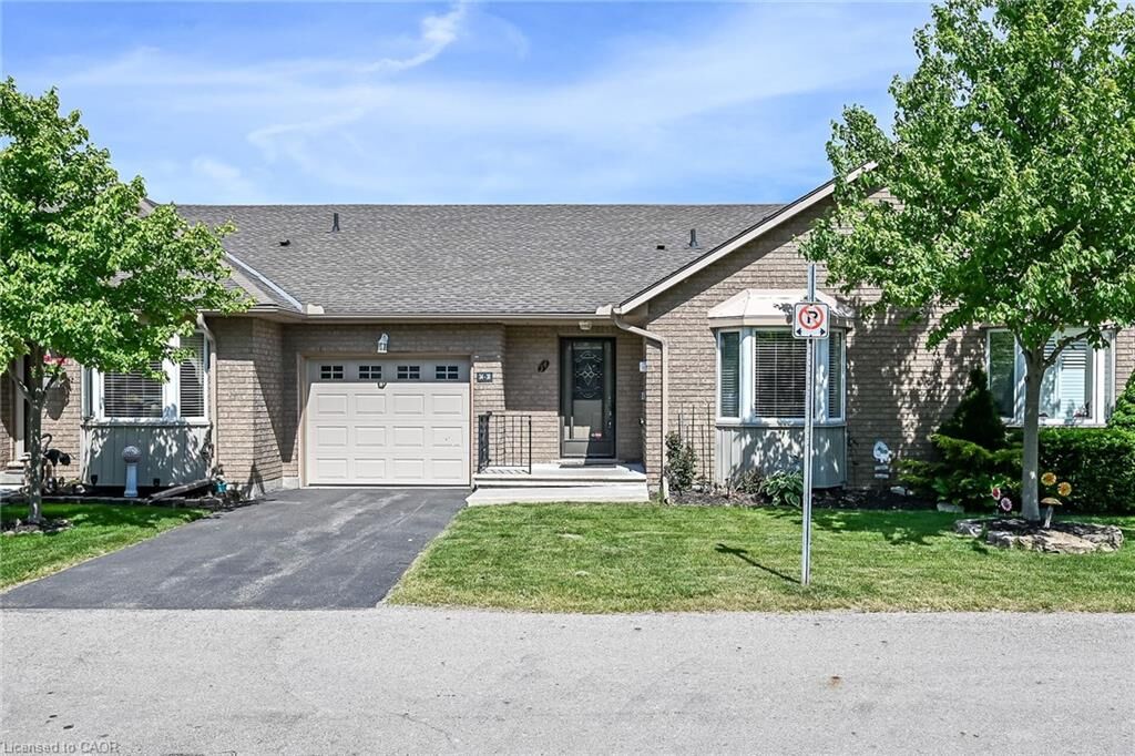 Property Photo:  30 Braemar Avenue 34  ON N3W 2M1 