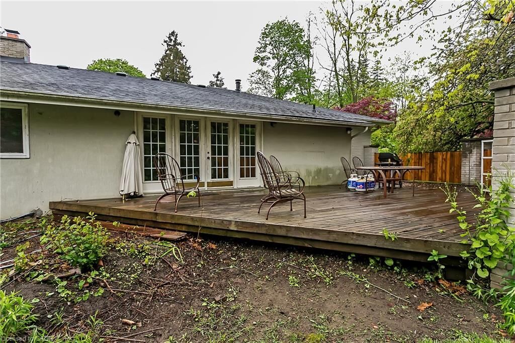 Property Photo:  91 Ennisclare Drive E  ON L6J 4N3 