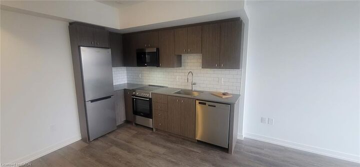 Property Photo:  5 Wellington Street S 1108  ON N2G 0E3 