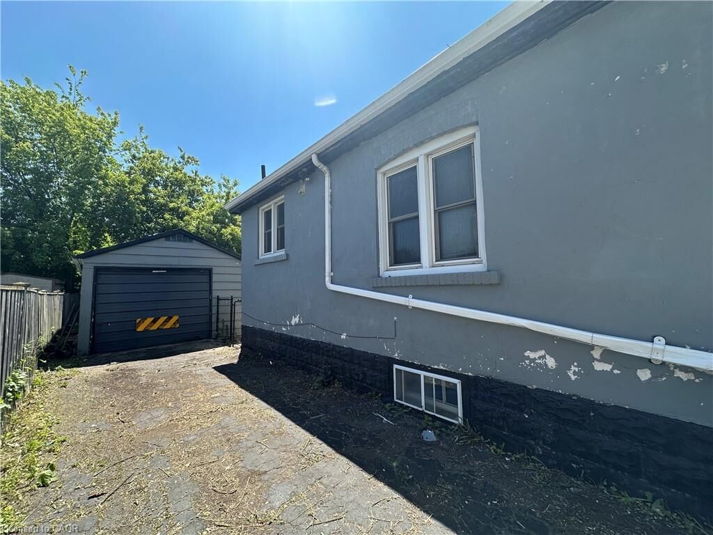 Property Photo:  536 Queensdale Avenue E  ON L8V 1L2 