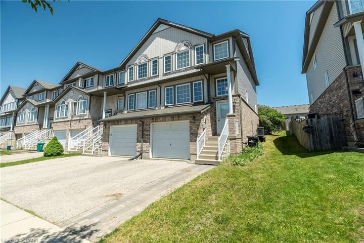 Property Photo:  18 Madeleine Street  ON N2R 1V5 