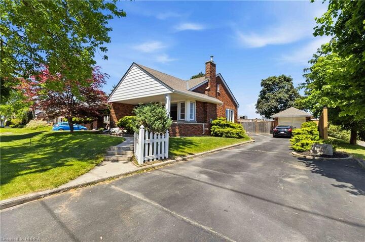 134 Queensway Drive — photo 1
