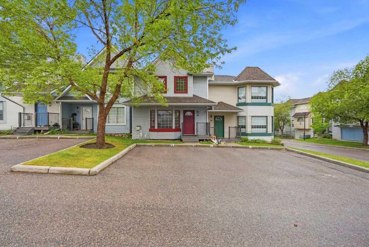 Property Photo:  42 Patina Point SW  AB T3H 3J7 