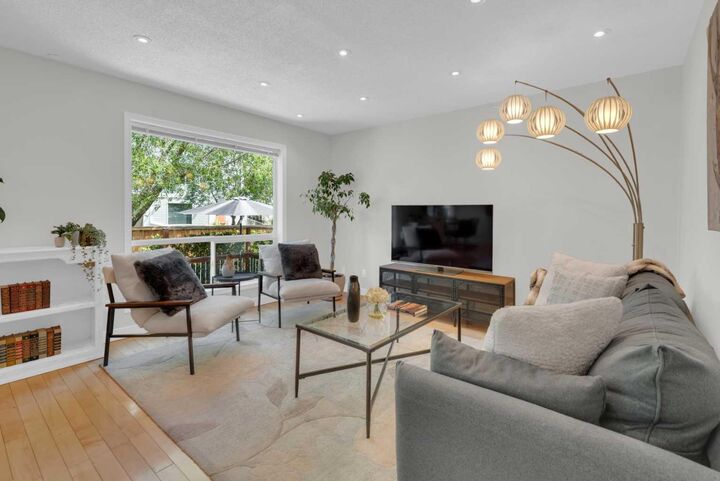 Photo de la propriété: 74 Douglasview Circle SE AB T2Z 2P4