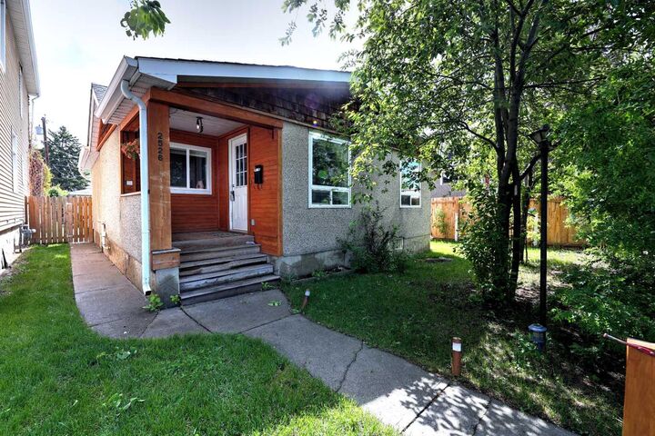 Property Photo:  2526 16 Street SE  AB T2G 3R3 