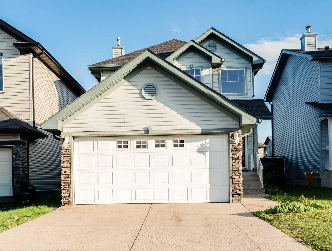 Property Photo:  125 Bridlewood Court SW  AB T2Y 3Z1 