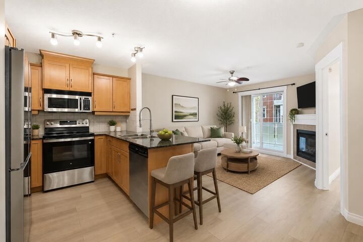 Property Photo:  2233 34 Avenue SW 128  AB T2T 6N2 