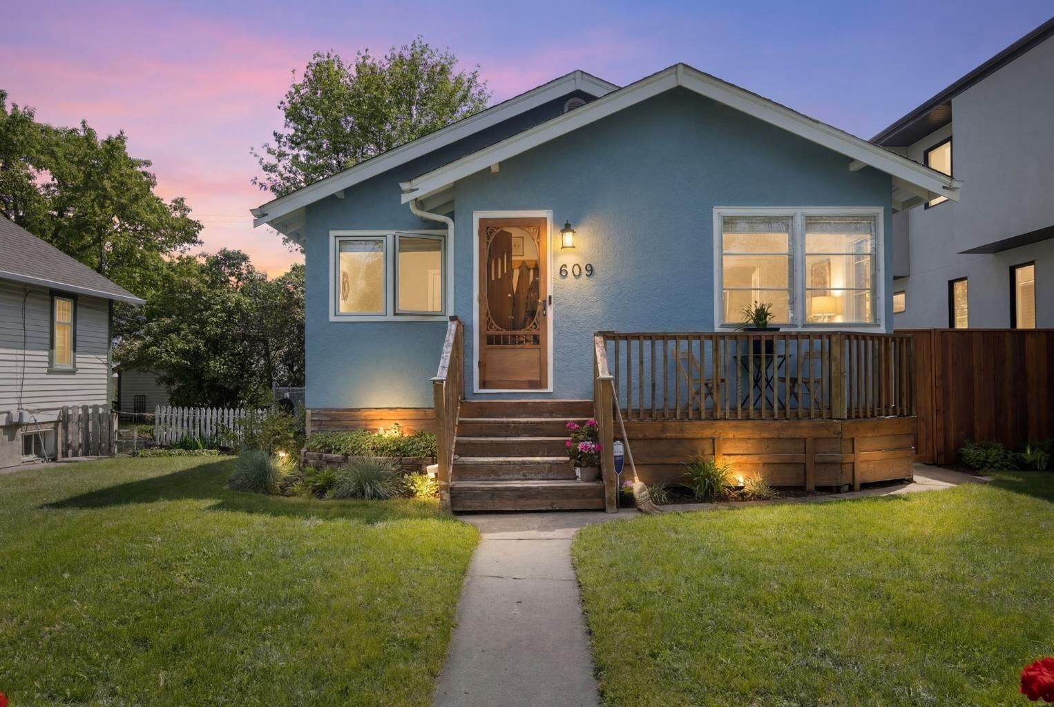 Property Photo:  609 9 Avenue NE  AB T2E 0W4 