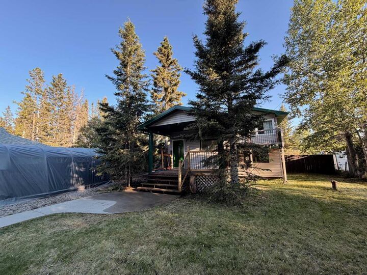 Property Photo:  987 1 Avenue  AB T0M 1X0 