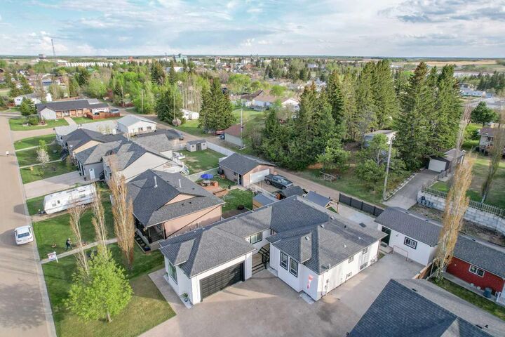 Property Photo: 5333 55 Avenue AB T0B 0H0