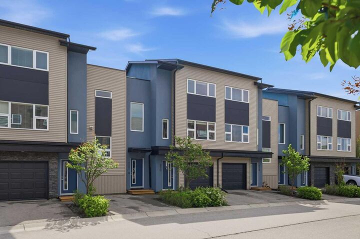 Property Photo:  220 Covecreek Circle NE  AB T3K 0W6 
