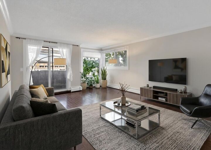 Property Photo:  2002 11 Avenue SW 5  AB T3C 0P1 