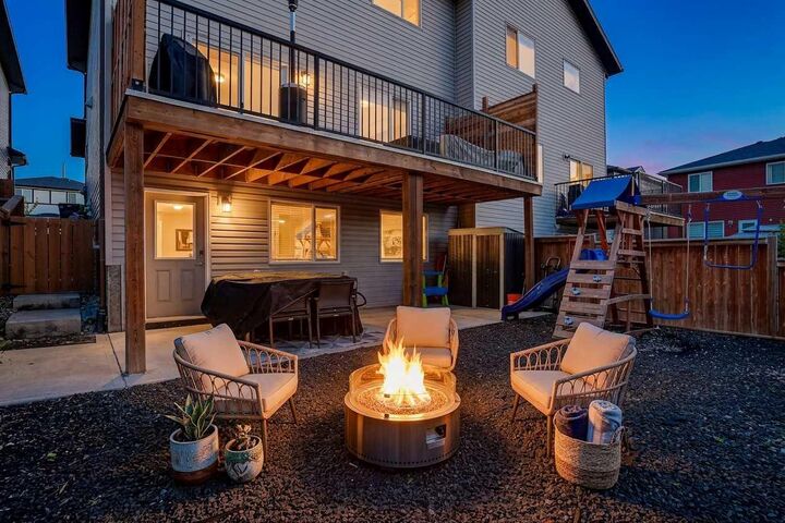 Property Photo:  42 Baysprings Way SW  AB T4B 4C4 