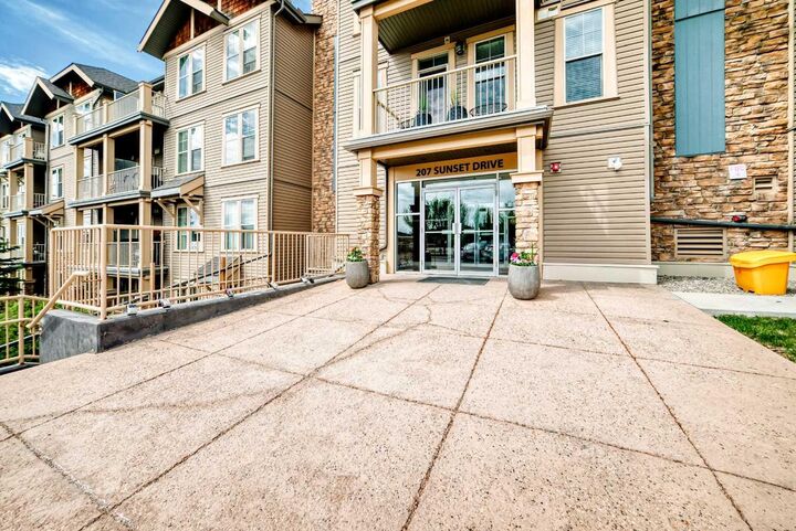 Property Photo:  207 Sunset Drive 111  AB T4C 0H7 