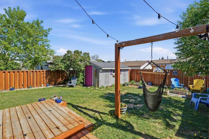 Property Photo: 420 Summerwood Place SE AB T4B 1W7