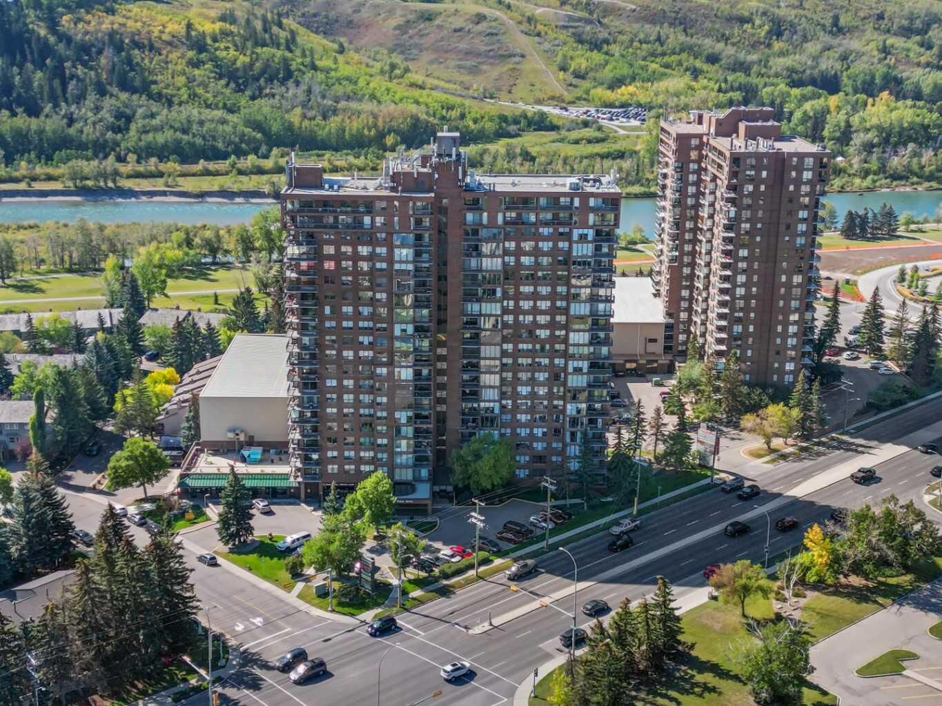 Property Photo:  145 Point Drive NW 902  AB T3B 4W1 