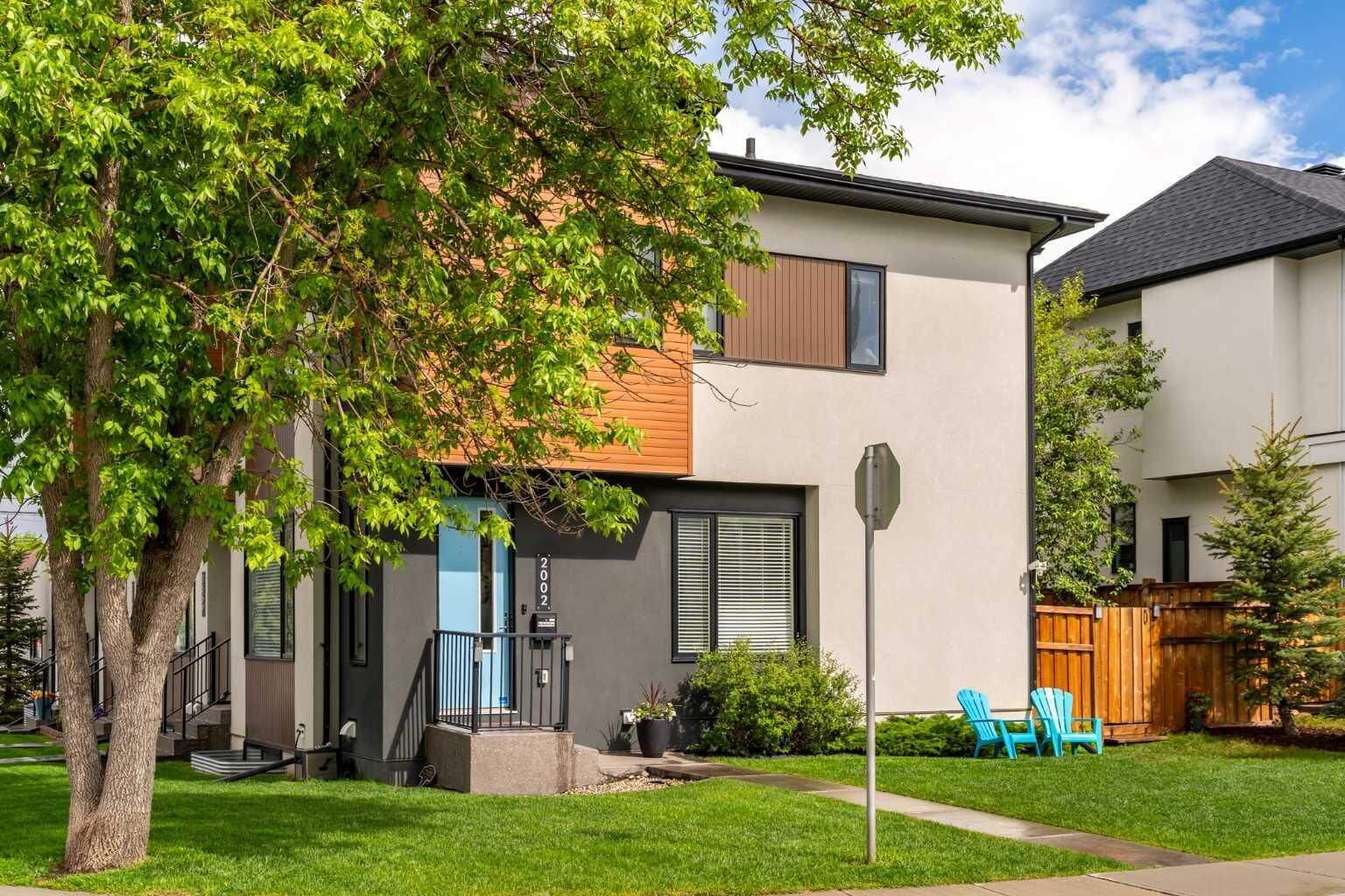Property Photo:  2002 35 Street SW  AB T3E 2X5 