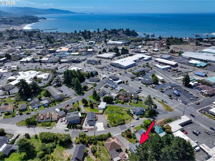 Property Photo:  734 Pacific Ave  OR 97415 