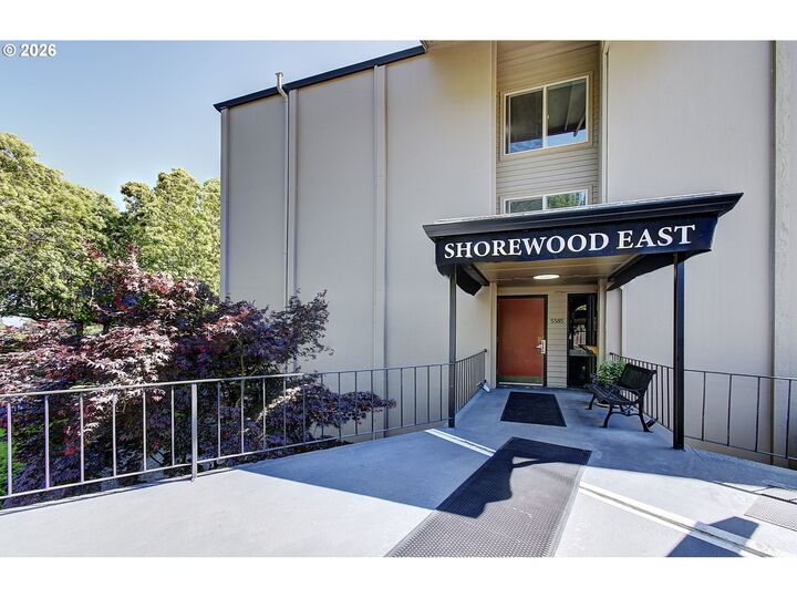 Property Photo:  5585 E Evergreen Blvd 5302  WA 98661 