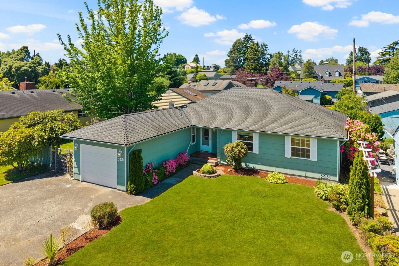 Property Photo:  528  Wetmore Avenue  WA 98201 