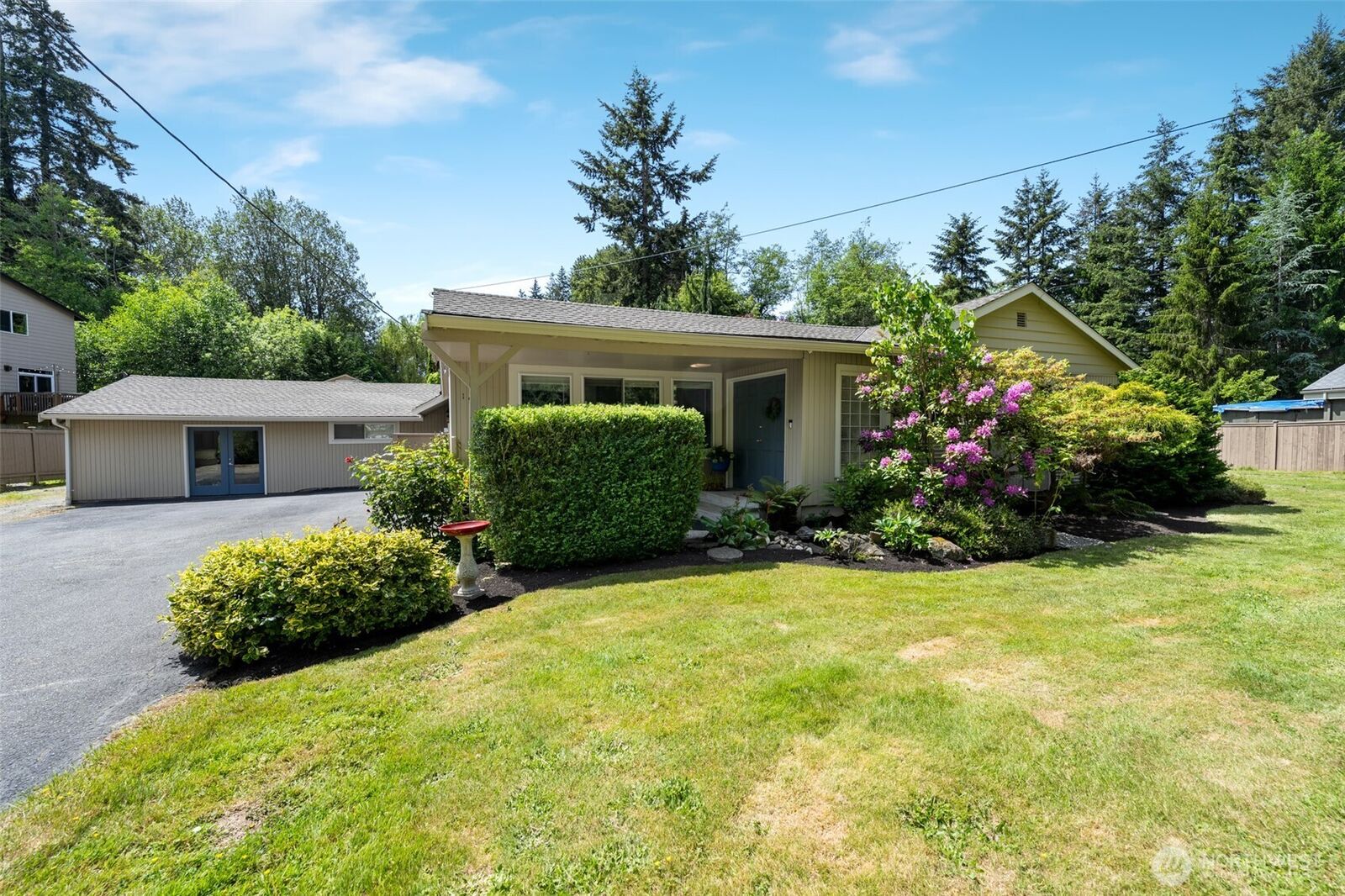 Property Photo:  1918 S Lake Stickney Dr  WA 98087 