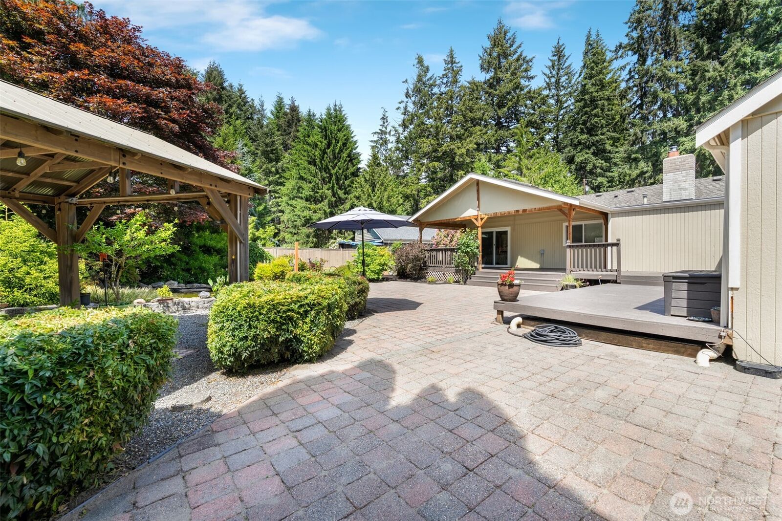 Property Photo:  1918 S Lake Stickney Dr  WA 98087 