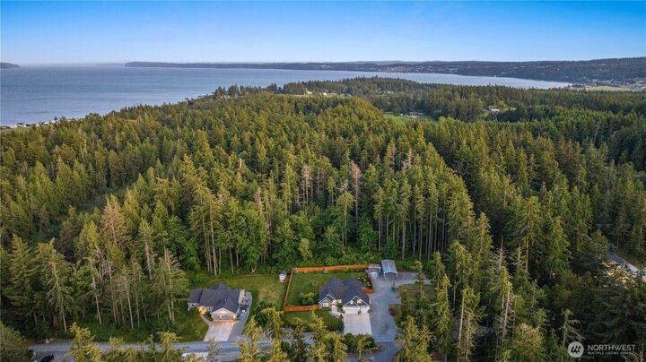 Property Photo:  520  Konnerup Court  WA 98282 