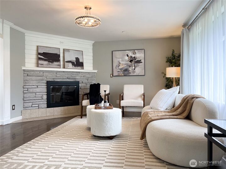 Property Photo:  811  Hilltop Avenue  WA 98031 