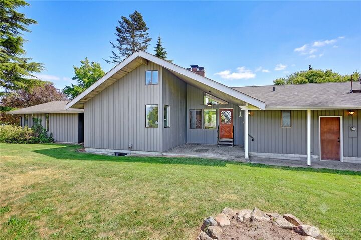Property Photo: 615 Arrowhead Road WA 98282