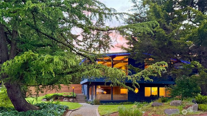 Property Photo:  19421  46th Avenue NE  WA 98155 