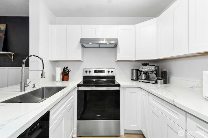 Property Photo: 17300 91st Avenue NE B101 WA 98011