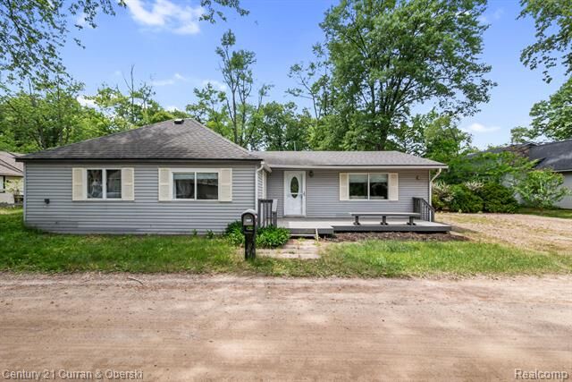 Property Photo: 2374 Lakena Road MI 48324