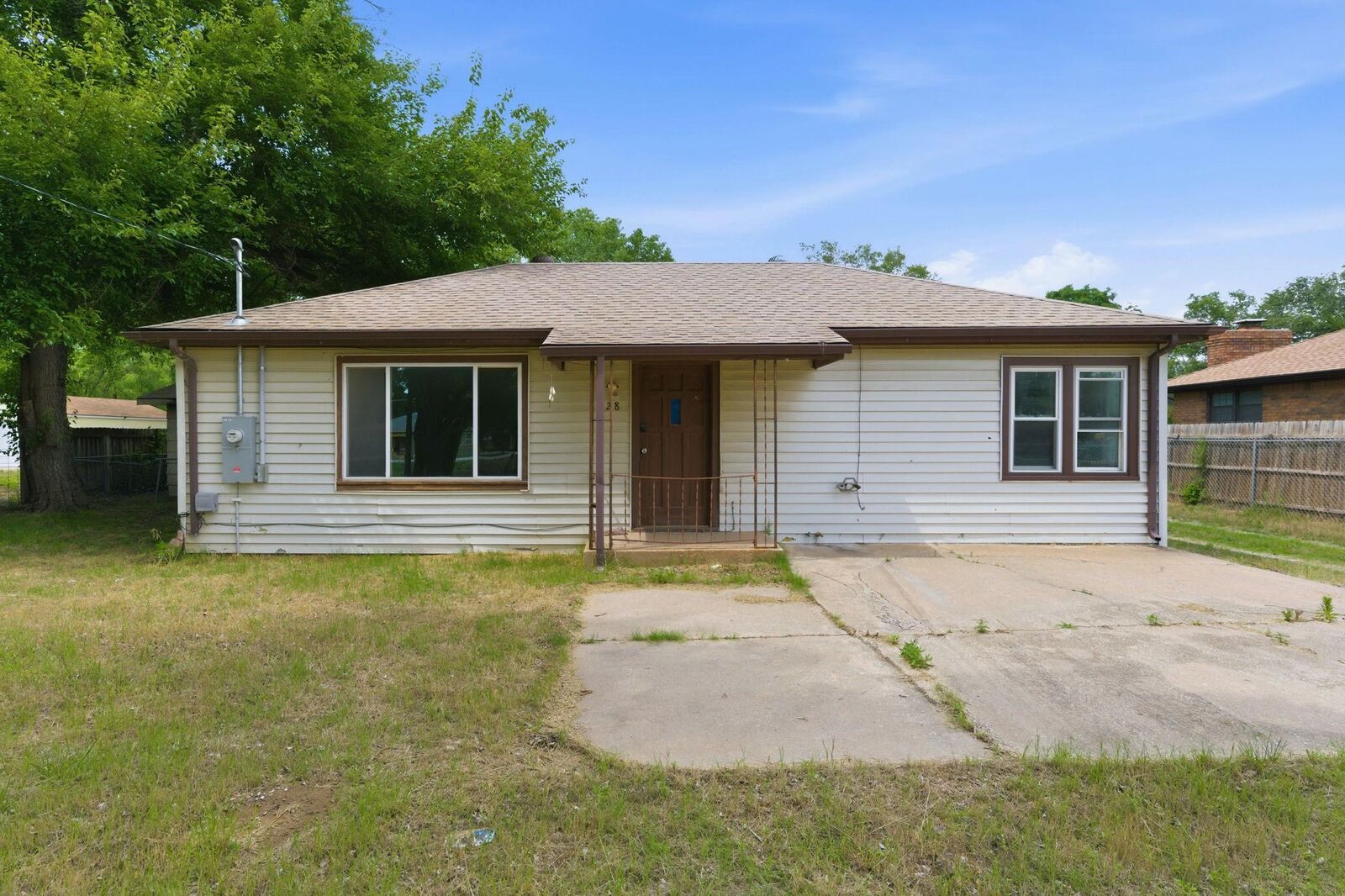 Property Photo:  528 E 79th St S  KS 67060 