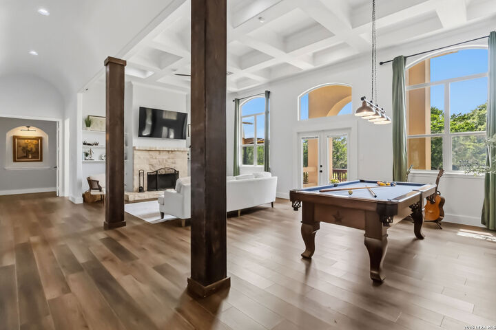 Property Photo:  318 Berry Oaks Dr  TX 78163 