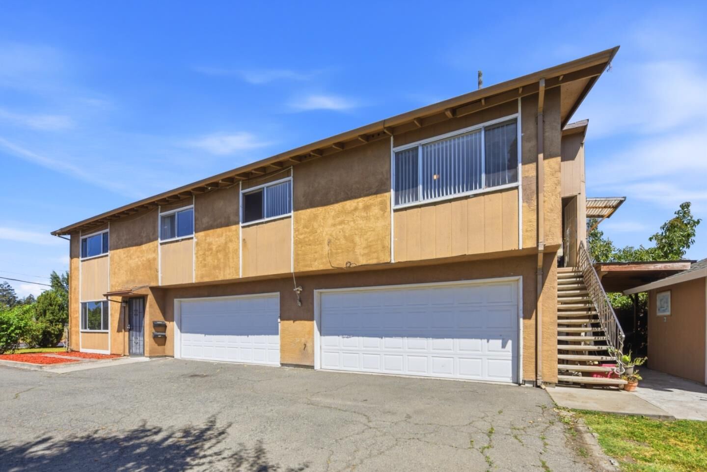 Property Photo:  26924 Manon Avenue  CA 94544 