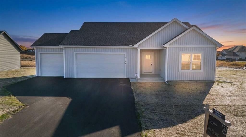 Property Photo:  375 Drumlin Loop  WI 54971 