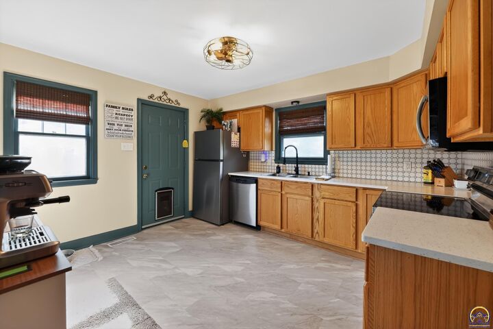 Property Photo:  2645 SE 29th St  KS 66605 