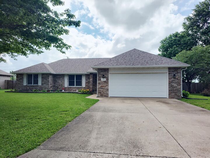 Property Photo: 1505 S Sunset Avenue MO 65613