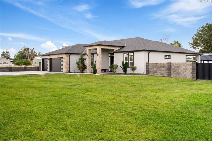 Property Photo:  2917 Road 100  WA 99301 