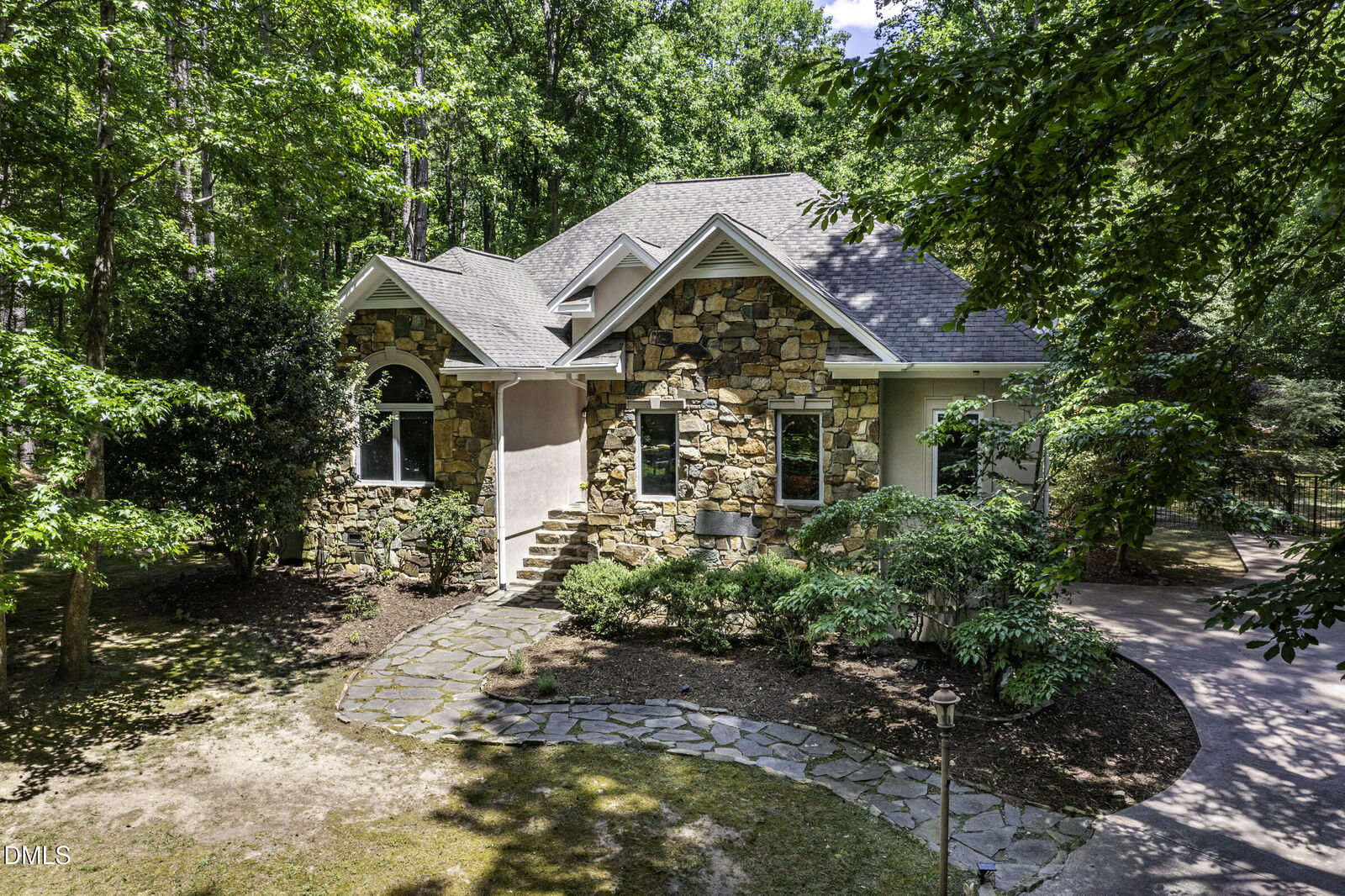 Property Photo:  8 Rabbit Path  NC 27503 