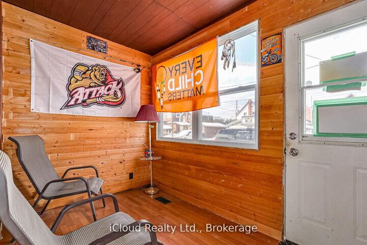 Property Photo: 1085 3rd A Avenue E ON N4K 2L1