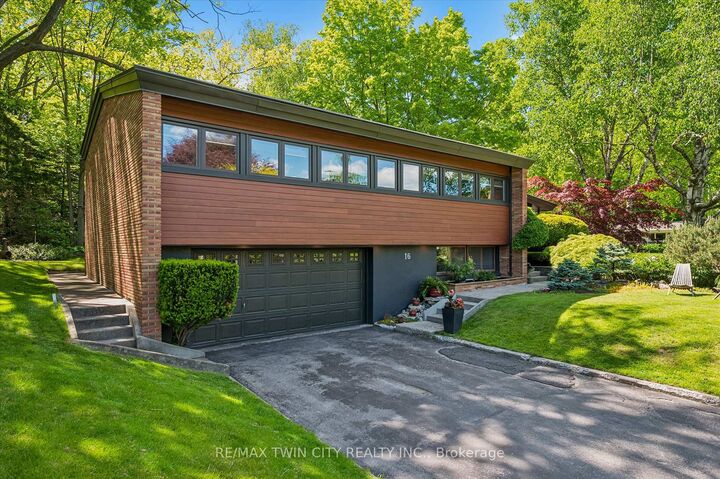 16 Parkwood Drive — photo 1